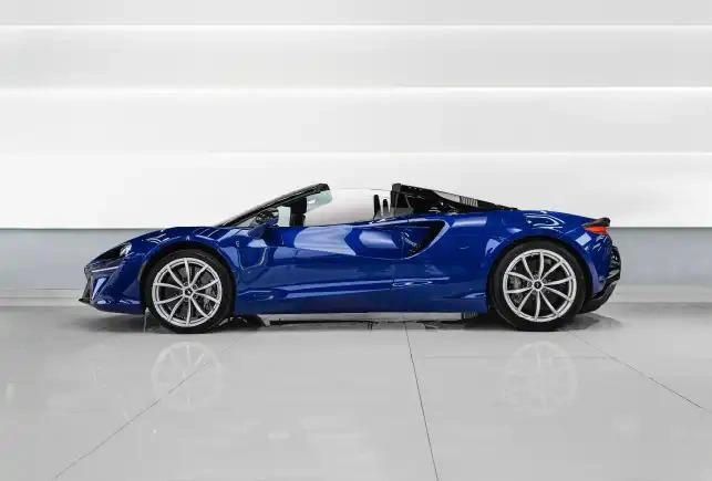 McLaren Artura Spider