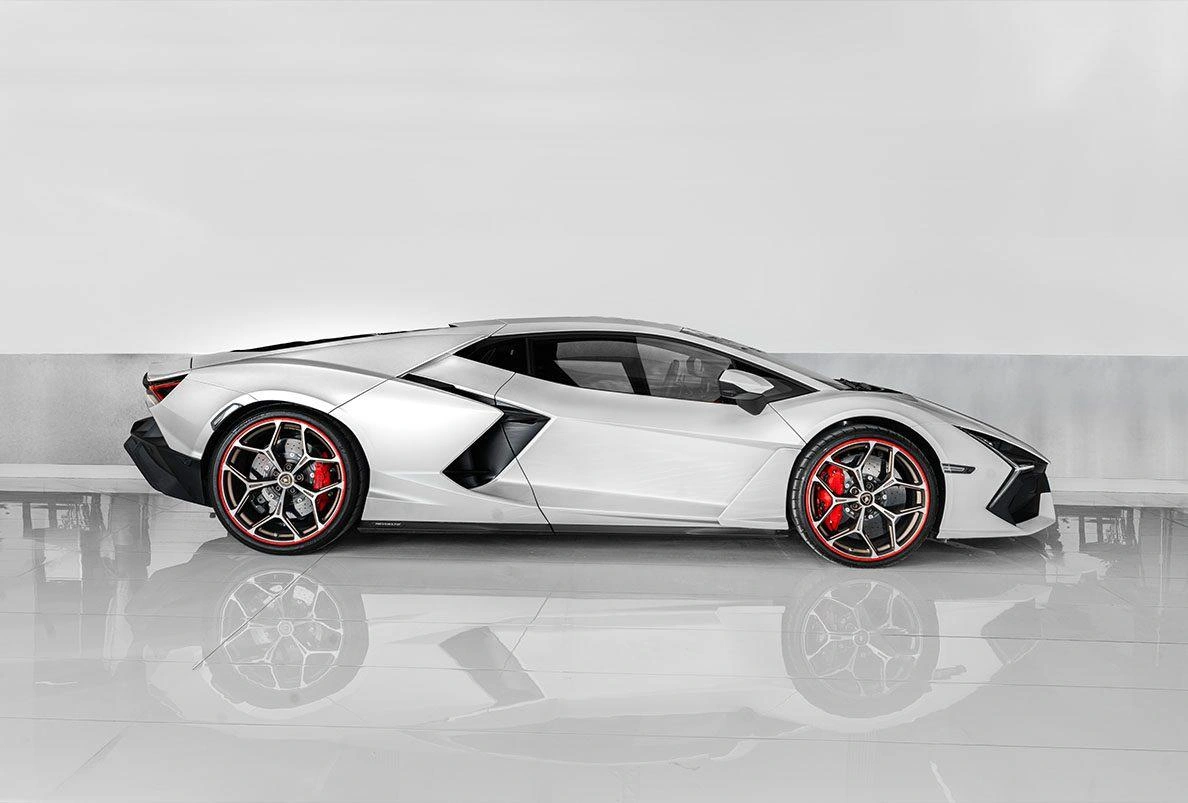 Lamborghini Revuelto